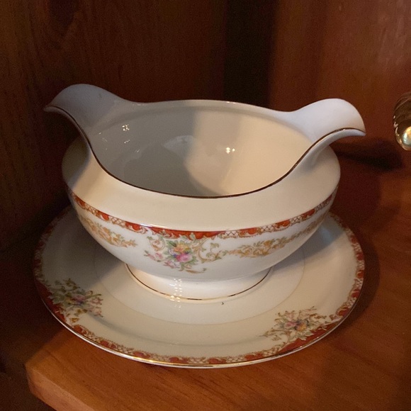 china dinner ware Gold trim n flowered pattern BREAKABLE ONLY LOCAL DELIVERY!!! - Picture 4 of 16